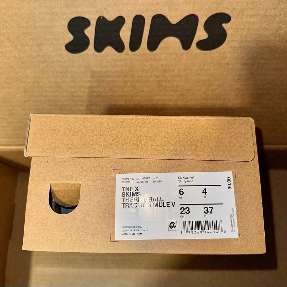 SKIMS & THE NORTH FACE - THERMOBALL TRACTION MULE V (Kyanite)
